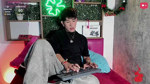 Snapshot of Angeldust19 chatting on 11-30-25, 12:25 Angeldust19 online show from 11-30-25, 12:25