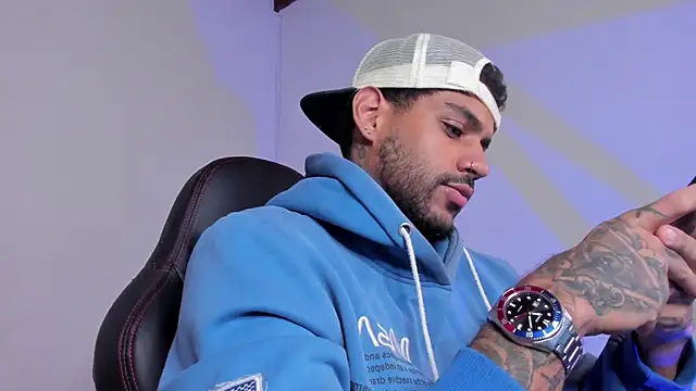 Snapshot of LuigiVitale_1 chatting on 11-26-25, 05:52 LuigiVitale 1 online show from 11-26-25, 05:52