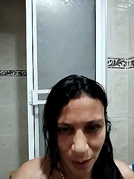 Snapshot of Queen_evaluna chatting on 11-26-25, 05:03 Queen evaluna online show from 11-26-25, 05:03