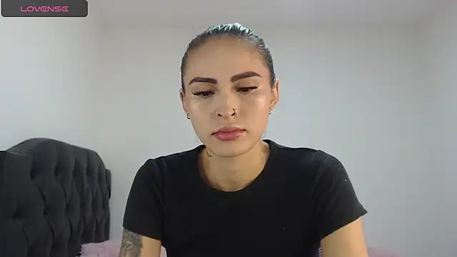 Snapshot of Linda__fiore chatting on 12-16-25, 10:48 Linda fiore online show from 12-16-25, 10:48