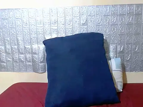 Snapshot of DesireQueenxxx chatting on 12-14-25, 03:56 DesireQueenxxx online show from 12-14-25, 03:56