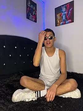 Snapshot of Luigi_cumming1 chatting on 11-18-25, 08:19 Luigi cumming1 online show from 11-18-25, 08:19