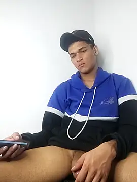 Snapshot of Luigi_cumming1 chatting on 11-23-25, 05:29 Luigi cumming1 online show from 11-23-25, 05:29