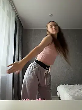 Snapshot of Holy_Poly chatting on 11-18-25, 08:19 Holy Poly online show from 11-18-25, 08:19