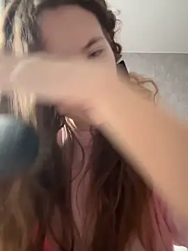 Snapshot of Holy_Poly chatting on 11-24-25, 08:14 Holy Poly online show from 11-24-25, 08:14