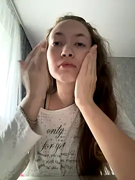 Snapshot of Holy_Poly chatting on 11-25-25, 08:14 Holy Poly online show from 11-25-25, 08:14