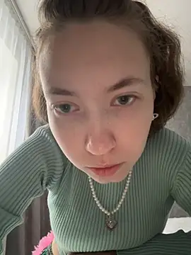 Snapshot of Holy_Poly chatting on 11-27-25, 08:16 Holy Poly online show from 11-27-25, 08:16