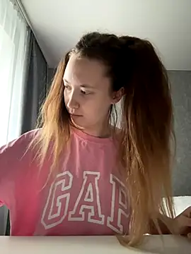 Snapshot of Holy_Poly chatting on 12-05-25, 08:23 Holy Poly online show from 12-05-25, 08:23