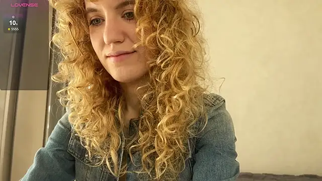 Snapshot of Play_Me_Softly chatting on 03-09-26, 11:47 Play Me Softly online show from 03-09-26, 11:47