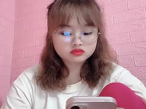 Snapshot of Lina8386 chatting on 11-24-25, 07:30 Lina8386 online show from 11-24-25, 07:30