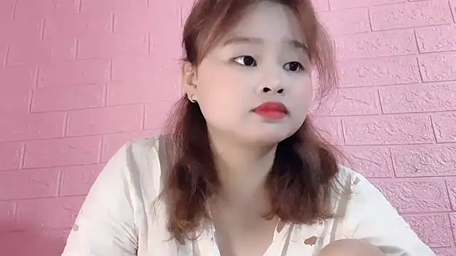 Snapshot of Lina8386 chatting on 11-25-25, 08:20 Lina8386 online show from 11-25-25, 08:20