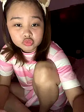 Snapshot of Lina8386 chatting on 12-15-25, 02:10 Lina8386 online show from 12-15-25, 02:10