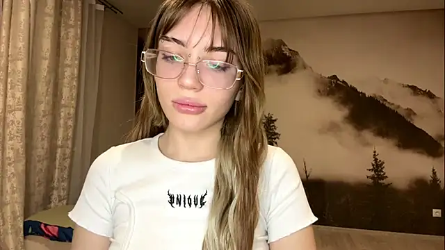 MelaineAytes online show from 12-17-25, 02:01