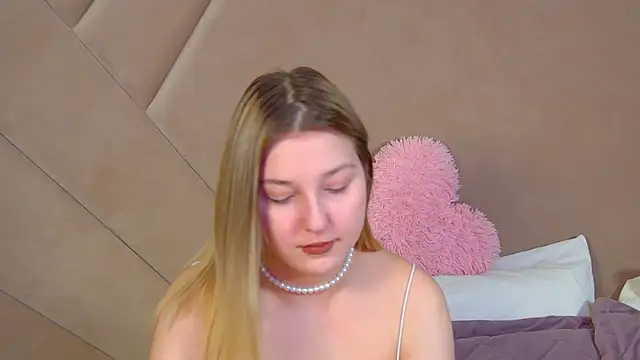 Snapshot of TinnaBurton chatting on 06-08-26, 04:07 TinnaBurton online show from 06-08-26, 04:07