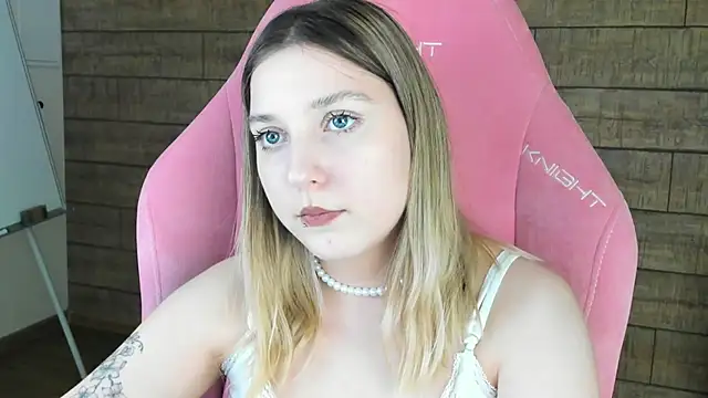 Snapshot of TinnaBurton chatting on 06-11-26, 03:04 TinnaBurton online show from 06-11-26, 03:04