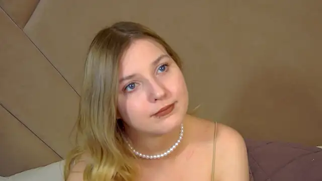 Snapshot of TinnaBurton chatting on 06-18-26, 04:22 TinnaBurton online show from 06-18-26, 04:22