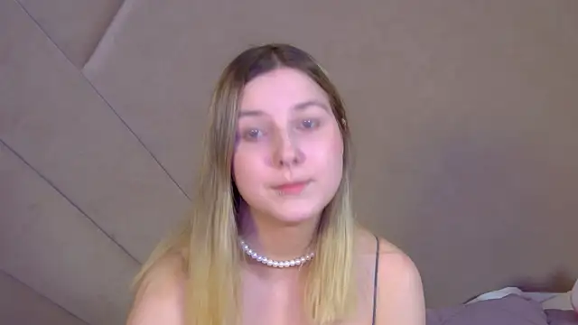 Snapshot of TinnaBurton chatting on 07-08-26, 04:22 TinnaBurton online show from 07-08-26, 04:22