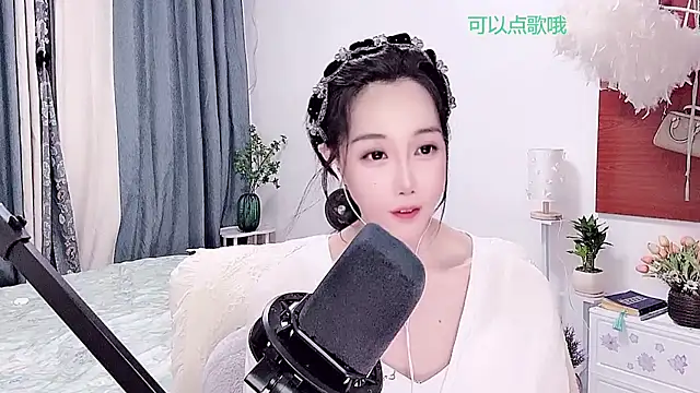 Snapshot of Laura_520 chatting on 07-06-26, 03:03 Laura 520 online show from 07-06-26, 03:03