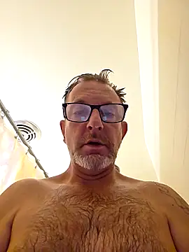 Snapshot of longsmooth4u chatting on 11-17-25, 08:25 longsmooth4u online show from 11-17-25, 08:25