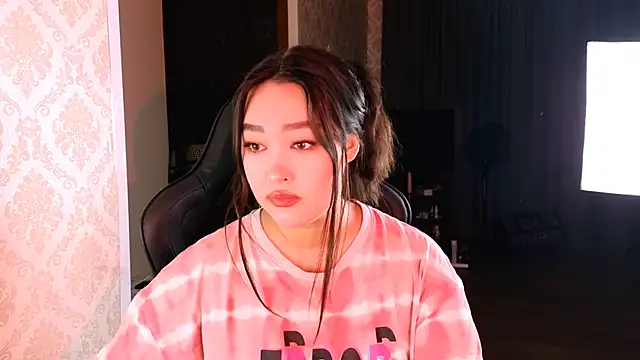 Snapshot of Emma_Uilson chatting on 11-25-25, 10:26 Emma Uilson online show from 11-25-25, 10:26