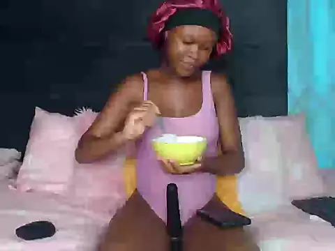 Snapshot of LilPregnantMommyyy chatting on 11-20-25, 10:37 LilPregnantMommyyy online show from 11-20-25, 10:37