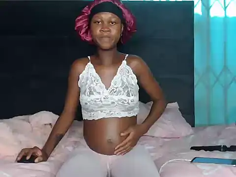 Snapshot of LilPregnantMommyyy chatting on 11-21-25, 03:00 LilPregnantMommyyy online show from 11-21-25, 03:00