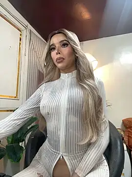 Snapshot of _SandraHornball_ chatting on 11-27-25, 02:41 SandraHornball online show from 11-27-25, 02:41