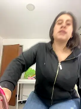 Scarlett Noire outdoors online show from 11-18-25, 07:51