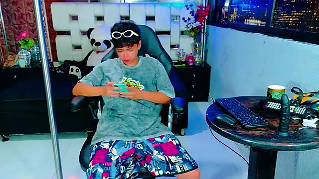 Snapshot of lunabustygirl chatting on 11-26-25, 09:21 lunabustygirl online show from 11-26-25, 09:21