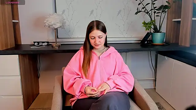 LesaFeldker online show from 12-04-25, 01:04