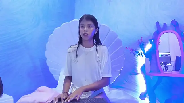 Snapshot of arietta_skinny chatting on 11-24-25, 07:57 arietta skinny online show from 11-24-25, 07:57