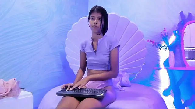 Snapshot of arietta_skinny chatting on 11-27-25, 07:49 arietta skinny online show from 11-27-25, 07:49