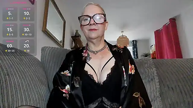 Snapshot of missyb_x chatting on 12-17-25, 09:48 missyb x online show from 12-17-25, 09:48