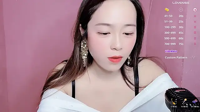 Snapshot of Amelia-12301 chatting on 11-22-25, 02:05 Amelia-12301 online show from 11-22-25, 02:05