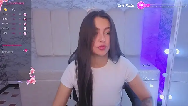 Snapshot of Maleja_v_ chatting on 11-19-25, 01:33 Maleja v online show from 11-19-25, 01:33