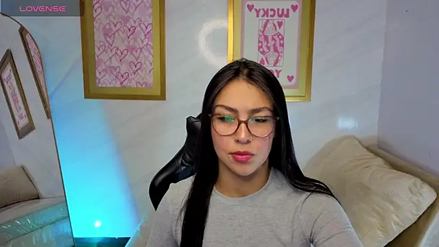 Snapshot of Maleja_v_ chatting on 11-26-25, 01:34 Maleja v online show from 11-26-25, 01:34