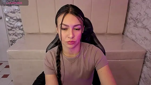 Snapshot of Maleja_v_ chatting on 12-05-25, 01:09 Maleja v online show from 12-05-25, 01:09