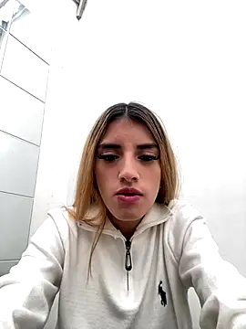 Snapshot of zoepink_1 chatting on 11-25-25, 01:11 zoepink 1 online show from 11-25-25, 01:11