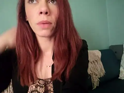 Snapshot of Mimakario chatting on 12-14-25, 12:32 Mimakario online show from 12-14-25, 12:32