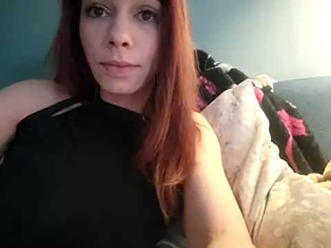 Snapshot of Mimakario chatting on 12-19-25, 02:35 Mimakario online show from 12-19-25, 02:35