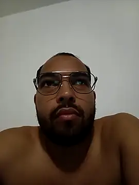 Snapshot of marloncolman98 chatting on 11-17-25, 04:46 marloncolman98 online show from 11-17-25, 04:46