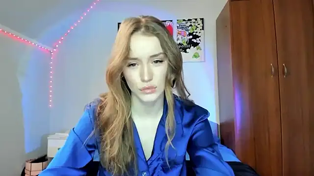 Snapshot of tinyglow chatting on 12-05-25, 08:27 tinyglow online show from 12-05-25, 08:27