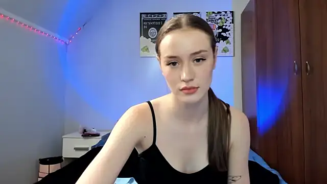 tinyglow online show from 06-15-26, 08:55