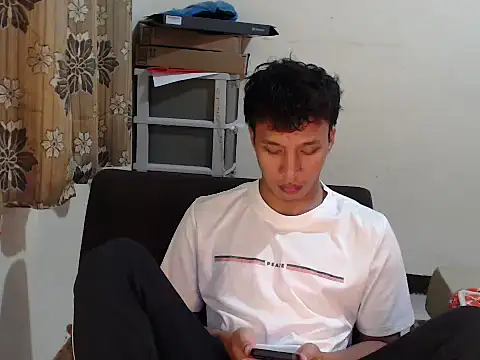 Snapshot of newgys chatting on 03-09-26, 03:05 newgys online show from 03-09-26, 03:05