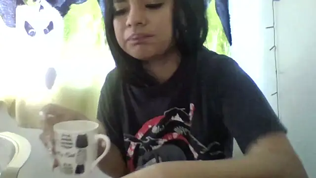 Snapshot of lizmy chatting on 12-17-25, 02:45 lizmy online show from 12-17-25, 02:45