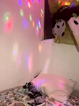 Snapshot of lizmy chatting on 12-20-25, 05:03 lizmy online show from 12-20-25, 05:03