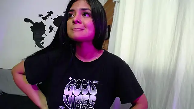 Snapshot of lizmy chatting on 01-06-26, 09:29 lizmy online show from 01-06-26, 09:29