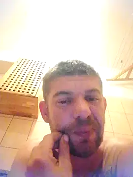 Snapshot of Motosz chatting on 11-14-25, 08:51 Motosz online show from 11-14-25, 08:51