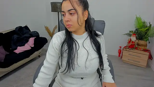 Snapshot of Carla_Devon chatting on 12-15-25, 05:01 Carla Devon online show from 12-15-25, 05:01