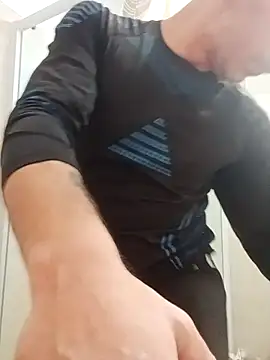 Snapshot of platone09 chatting on 12-20-25, 05:20 platone09 online show from 12-20-25, 05:20